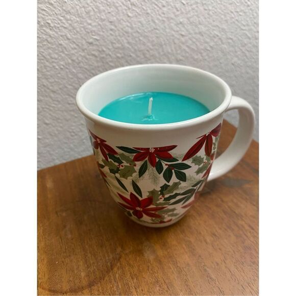 Pointsetta Mug With Christmas Wreath Candle - Picture 1 of 7